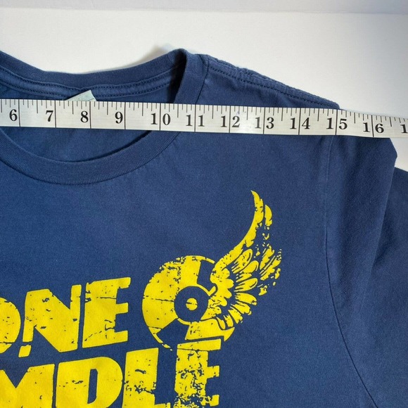 Stone Temple Pilots Winged Disc Cropped Blue T Shirt w/Yellow Alt Rock Band Logo - Picture 5 of 7